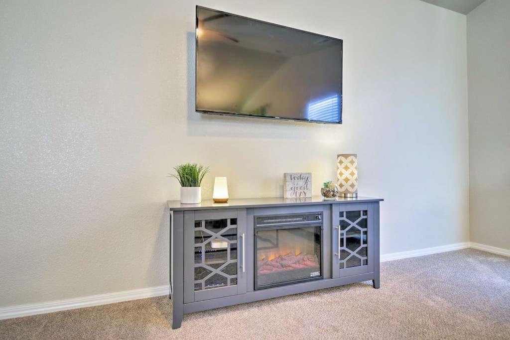 Family Friendly Playroom Garage Caldwell Bagian luar foto