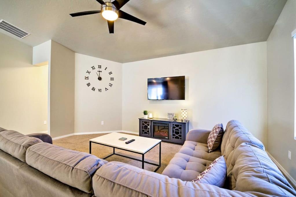 Family Friendly Playroom Garage Caldwell Bagian luar foto