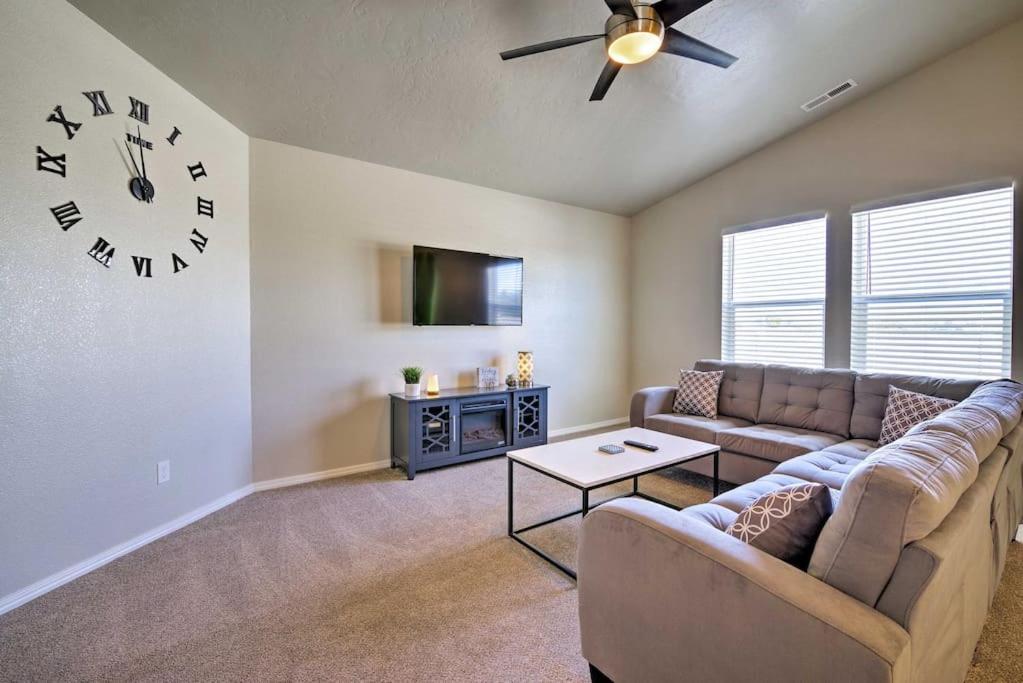Family Friendly Playroom Garage Caldwell Bagian luar foto