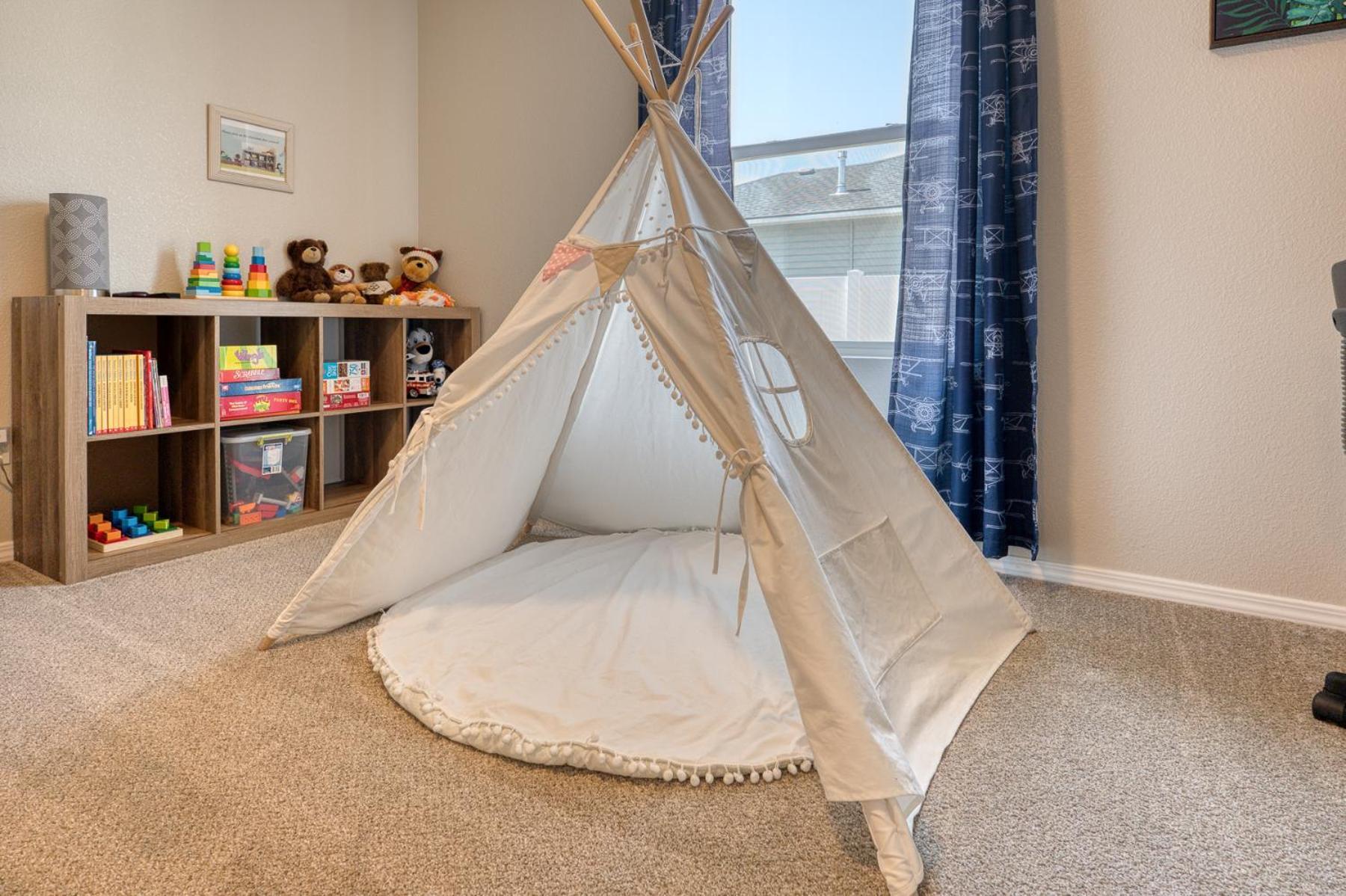 Family Friendly Playroom Garage Caldwell Bagian luar foto