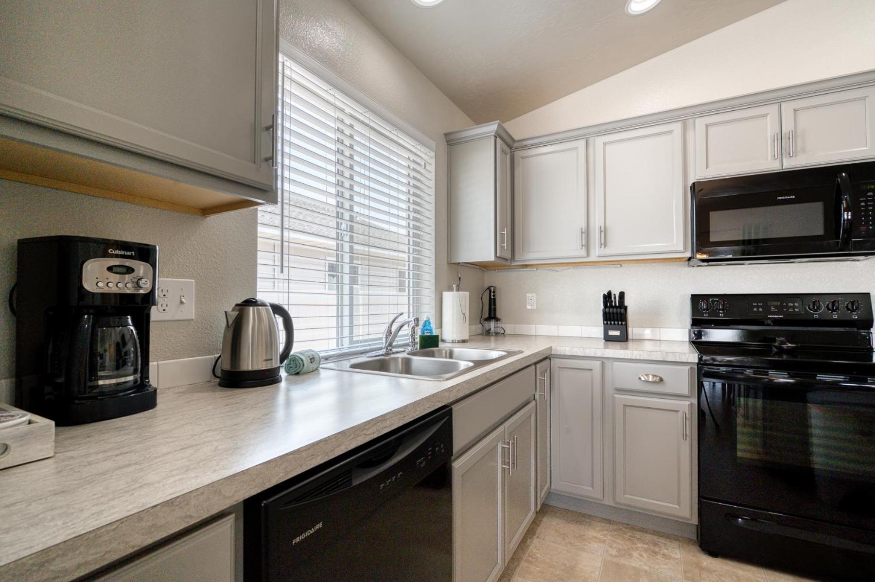 Family Friendly Playroom Garage Caldwell Bagian luar foto