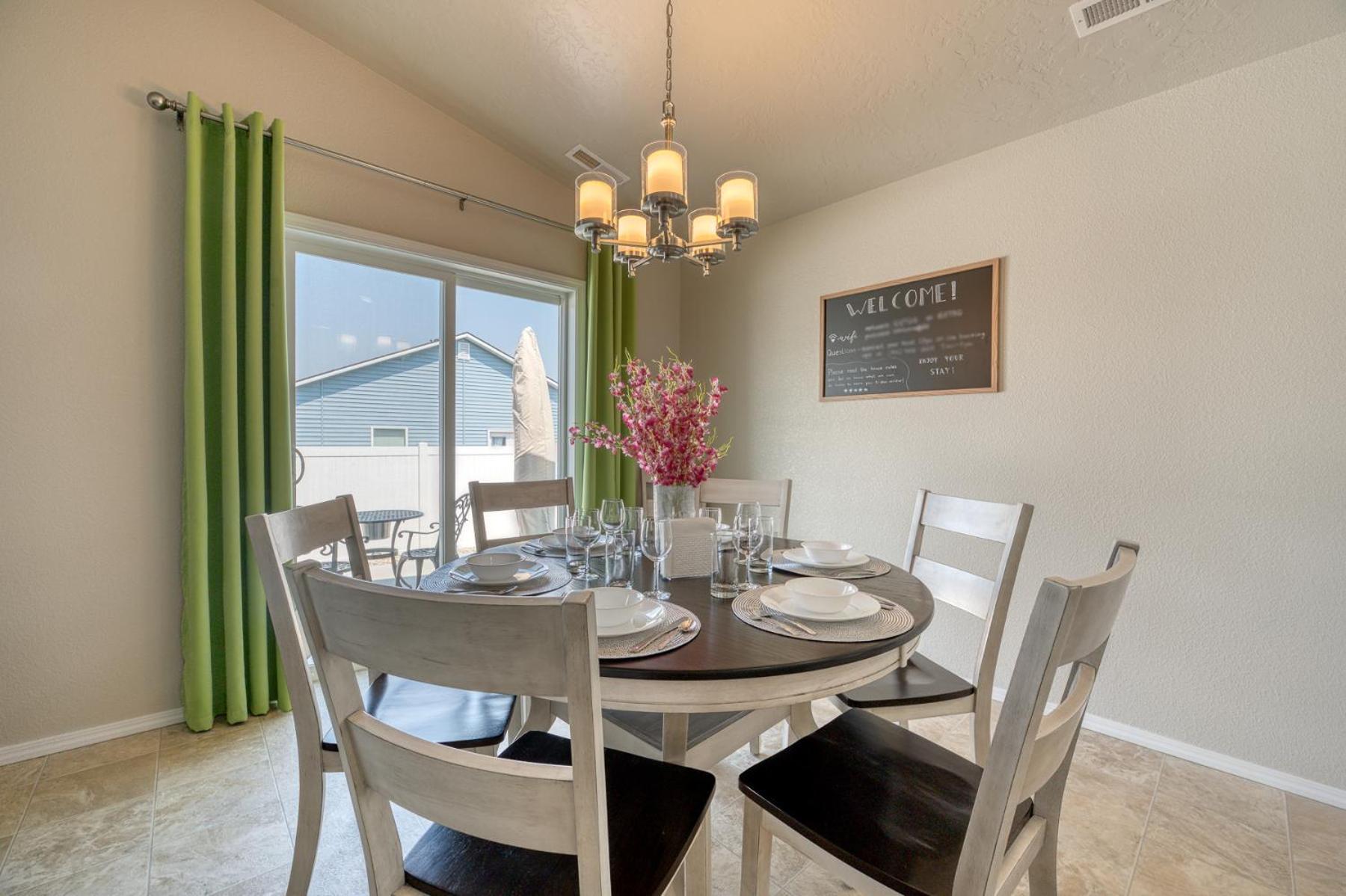Family Friendly Playroom Garage Caldwell Bagian luar foto